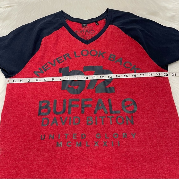 Men’s Buffalo David Britton Never Look Back v-neck short sleeve t-shirt, size M - Picture 5 of 6